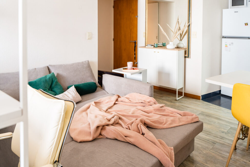 Monoambiente Tres Cruces - Sofa Cama - OMG! Design Studio